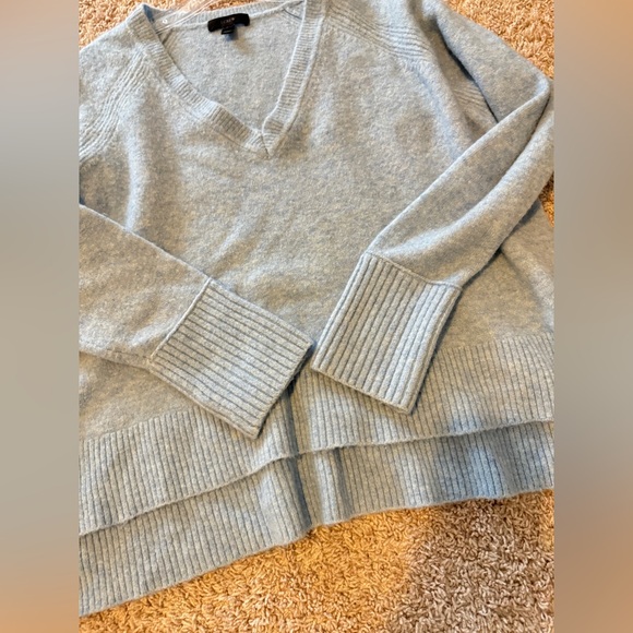 J. Crew V- Neck sweater in supersoft yarn Size L heather blue - Picture 3 of 11